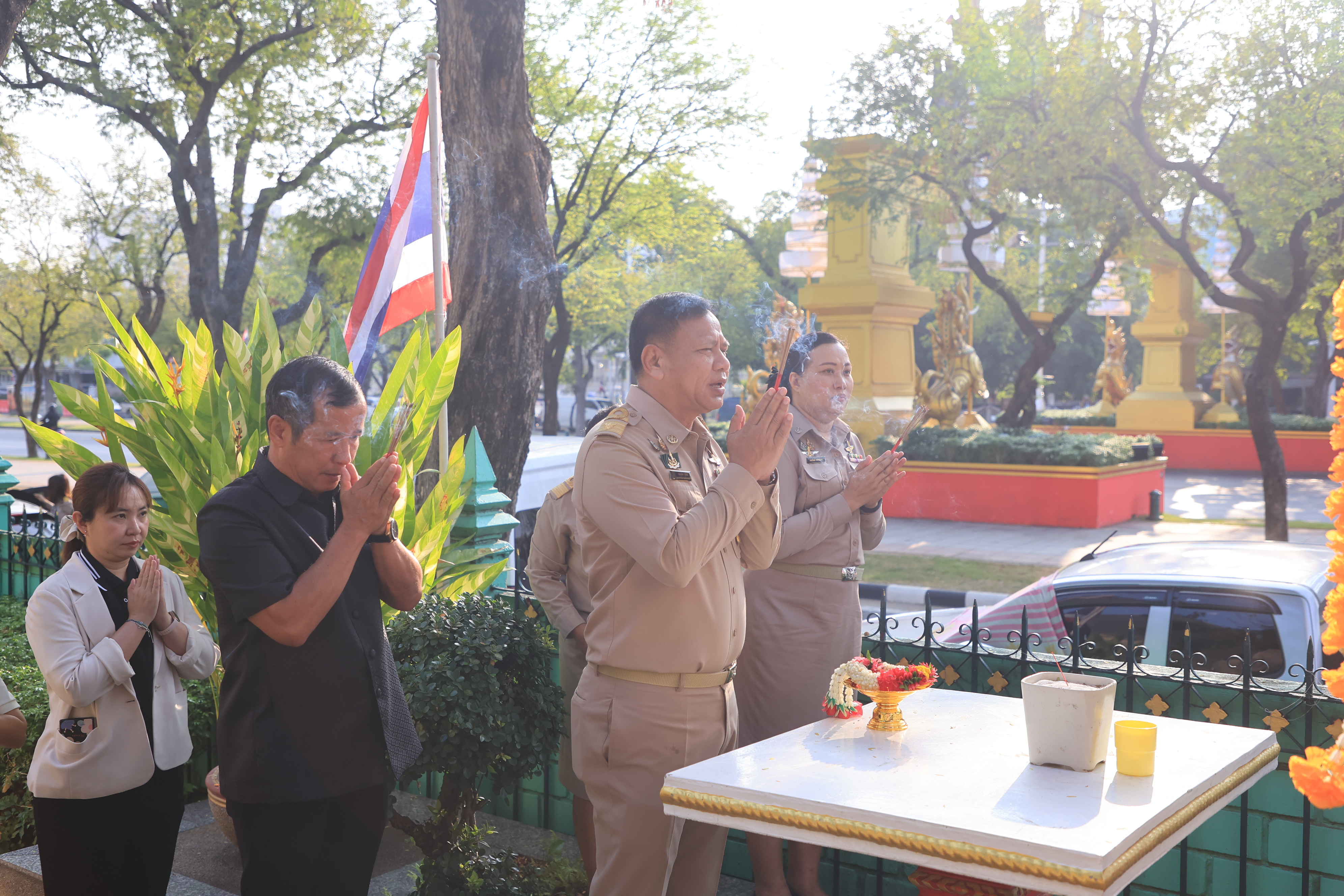 title - ผู้ตรวจราชการกรม ส.ป.ก. สักการะสิ่งศักดิ์สิทธิ์และรายงานตัวเนื่องในโอกาสเข้ารับตำแหน่งใหม่